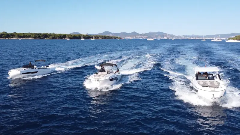 Karnic SL702 — Powerboat